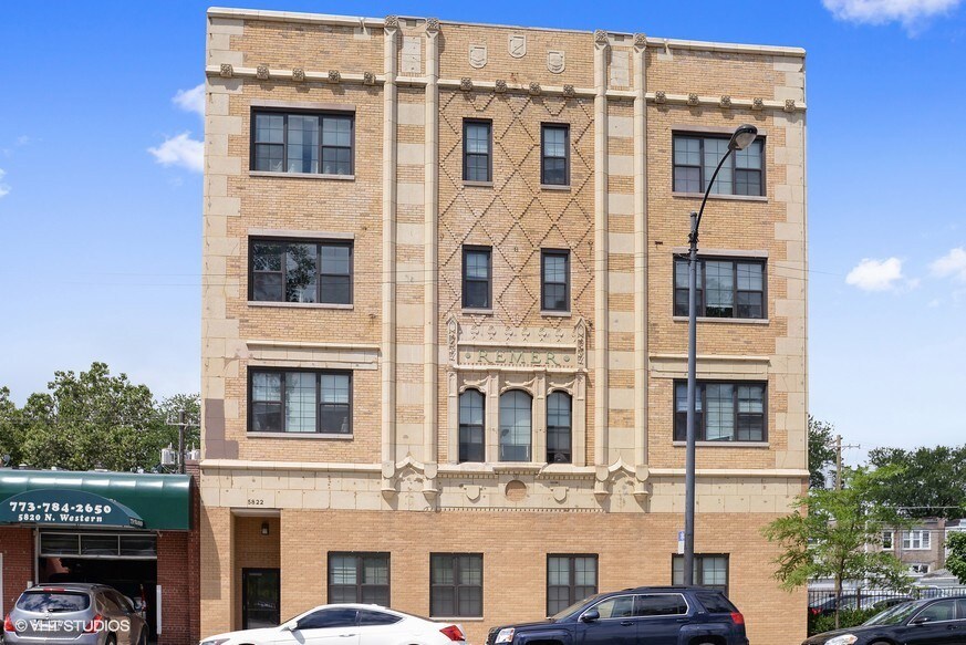 5822 N. Western Ave. in Chicago, IL - Building Photo