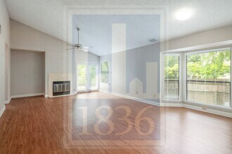 12001 Elfcroft Dr in Austin, TX - Building Photo - Building Photo