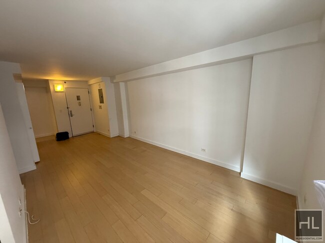 East 39th Street in New York, NY - Building Photo - Building Photo