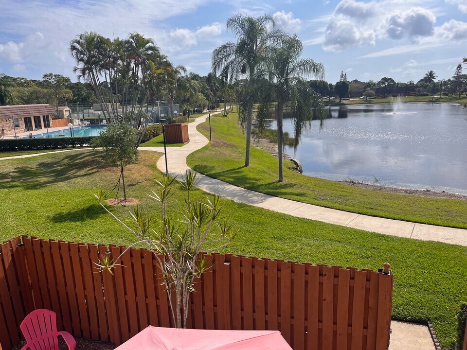 5830 SE Windsong Ln in Stuart, FL - Foto de edificio