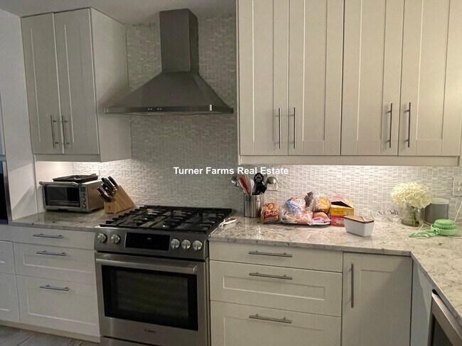 469 Massachusetts Ave, Unit 1 in Boston, MA - Foto de edificio - Building Photo