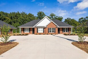 597 Pendergraft Rd in Bunnlevel, NC - Building Photo
