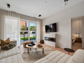 1235 N Ashland Ave in Chicago, IL - Building Photo - Building Photo