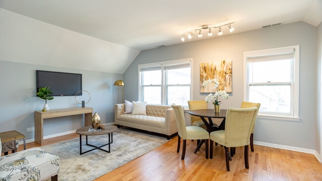 3729 N Clifton Ave in Chicago, IL - Building Photo - Building Photo