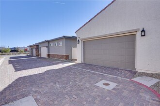 209 Coltrane Cyn Ave in Henderson, NV - Building Photo - Building Photo