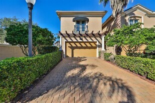 602 Saxony Blvd in St. Petersburg, FL - Building Photo