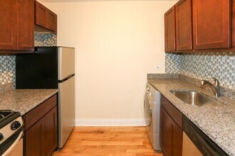 558 W Arlington Pl in Chicago, IL - Building Photo - Building Photo