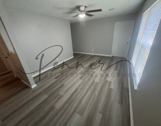 517 Sky Vue Dr in Raymore, MO - Building Photo - Building Photo