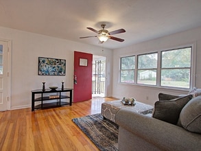 604 N Kentucky Ave in DeLand, FL - Building Photo - Building Photo