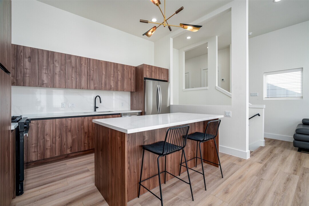 112 Tolima Dove St in Houston, TX - Building Photo