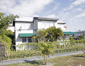 4225 SW 10th St in Miami, FL - Building Photo - Building Photo