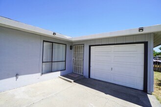 6548 Stoneman Dr in North Highlands, CA - Foto de edificio - Building Photo