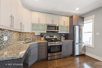 3018 N Kostner Ave in Chicago, IL - Foto de edificio - Building Photo