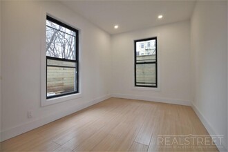 37 Linden Street in Brooklyn, NY - Building Photo - Floor Plan