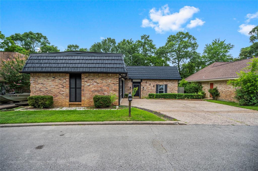 713 Palmer Dr in Conroe, TX - Foto de edificio