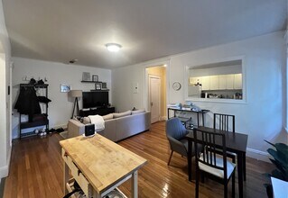 852 Massachusetts Ave, Unit 3 in Cambridge, MA - Foto de edificio - Building Photo