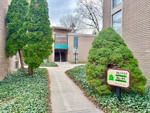 6770 Chaffee Ct in Brecksville, OH - Foto de edificio - Building Photo