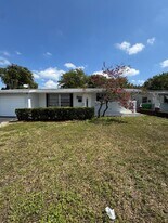 2490 NW 83rd Ave in Sunrise, FL - Building Photo