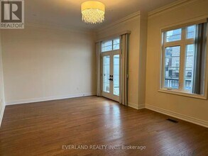 4 Creekvalley Ln in Markham, ON - Building Photo - Building Photo