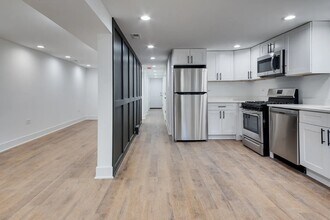 2453 N Mozart St in Chicago, IL - Building Photo - Building Photo