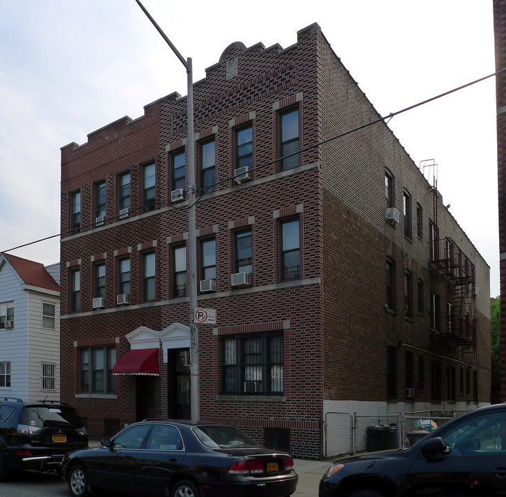 37-51 64th St in Flushing, NY - Building Photo