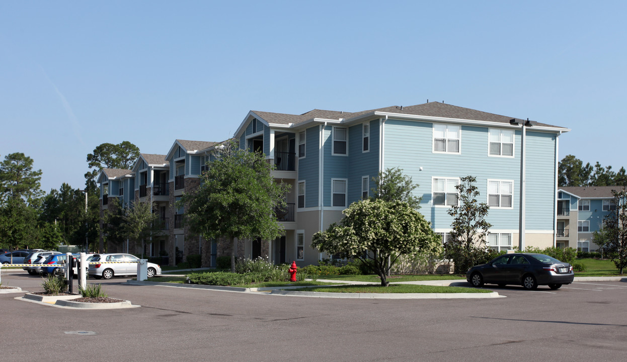 The Flats at UNF in Jacksonville, FL - Building Photo