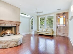 1002 Lorrain St in Austin, TX - Building Photo - Building Photo