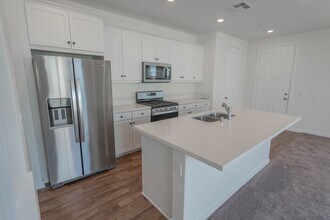 27037 Trail View Ln. in Valencia, CA - Building Photo - Building Photo