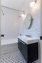 412 S Lake St in Los Angeles, CA - Building Photo - Building Photo