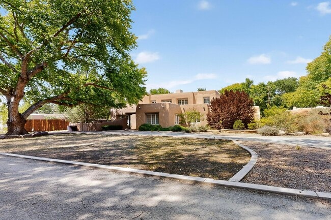 property at 1115 Roadrunner Ln NW