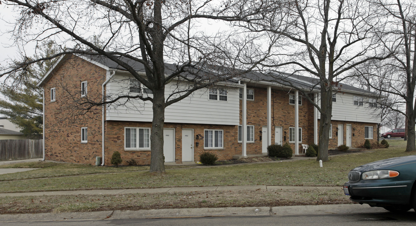 4960-4974 Holiday Dr in Fairfield, OH - Foto de edificio