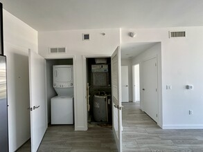 243 NW 30th St, Unit A4 in Miami, FL - Building Photo - Building Photo