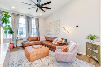 912 Brees Ct in Atlanta, GA - Building Photo - Building Photo