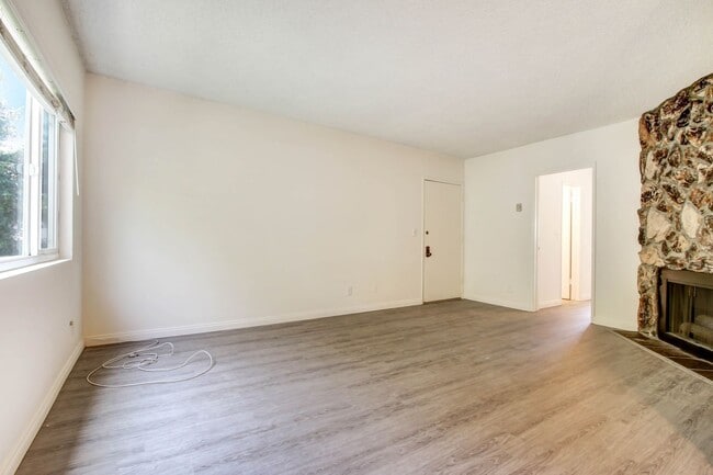 824 Maple St in Santa Monica, CA - Foto de edificio - Building Photo