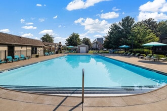 ReNew Breckenridge in Louisville, KY - Foto de edificio - Building Photo