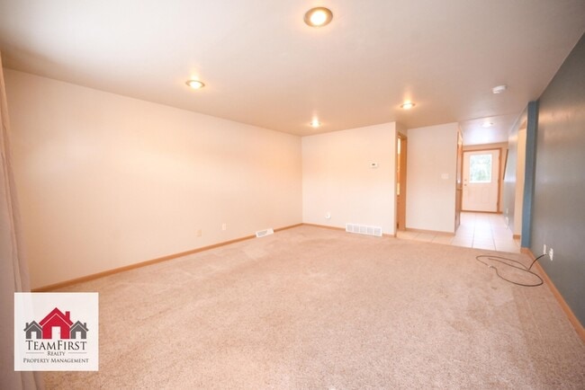 2135 S Broadway in Green Bay, WI - Building Photo - Building Photo