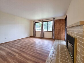 8532 NE Russell St in Portland, OR - Building Photo - Building Photo