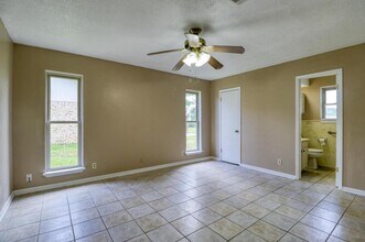 301 Vanessa Ave in Lake Charles, LA - Building Photo - Building Photo