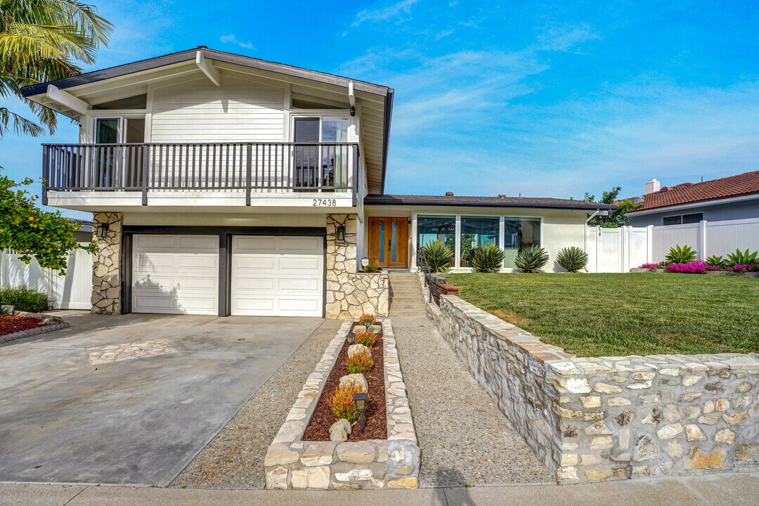 27438 Elmbridge Dr in Rancho Palos Verdes, CA - Building Photo
