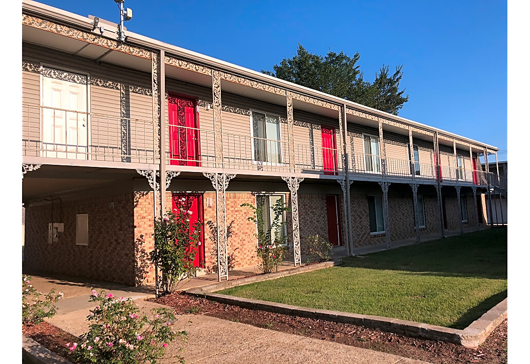 Big Country Chateau in Little Rock, AR - Building Photo