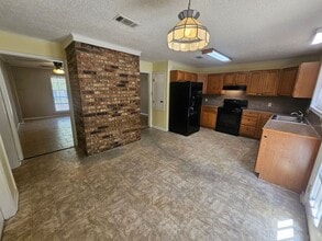 110 Kimberly Dr in Leesville, LA - Building Photo - Building Photo