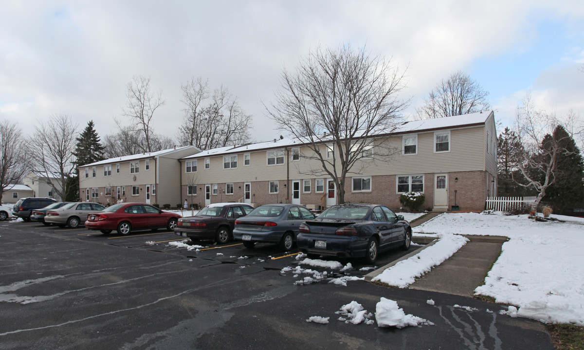 Mertensia Townhomes in Farmington, NY - Building Photo