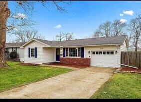 521 W Kellar Pkwy in Peoria, IL - Building Photo