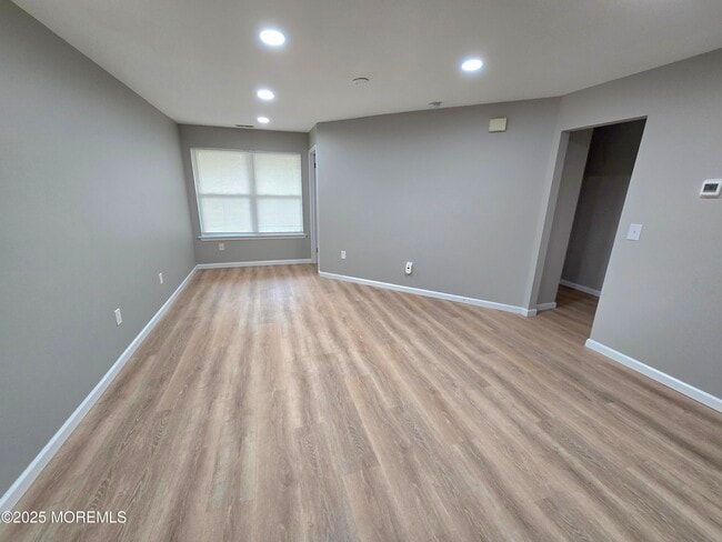 73 Des Moines Ct in Tinton Falls, NJ - Building Photo - Building Photo