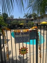 Covina Palms Apartments in Covina, CA - Foto de edificio - Building Photo