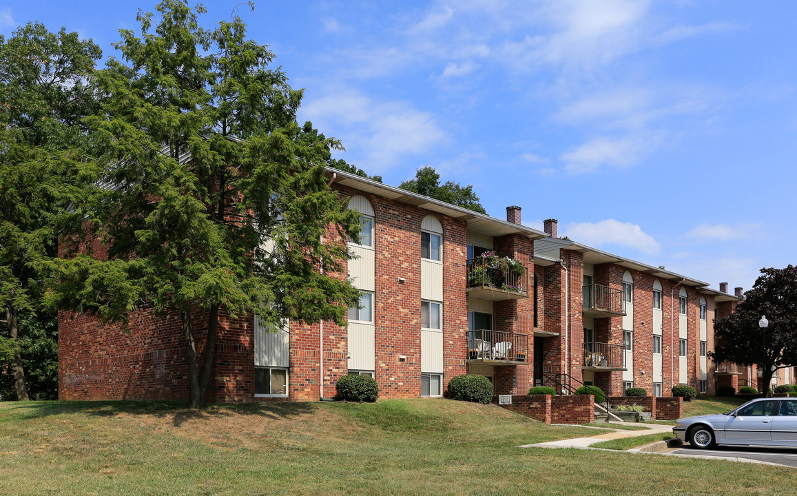 Security Park Apartments in Baltimore, MD - Foto de edificio