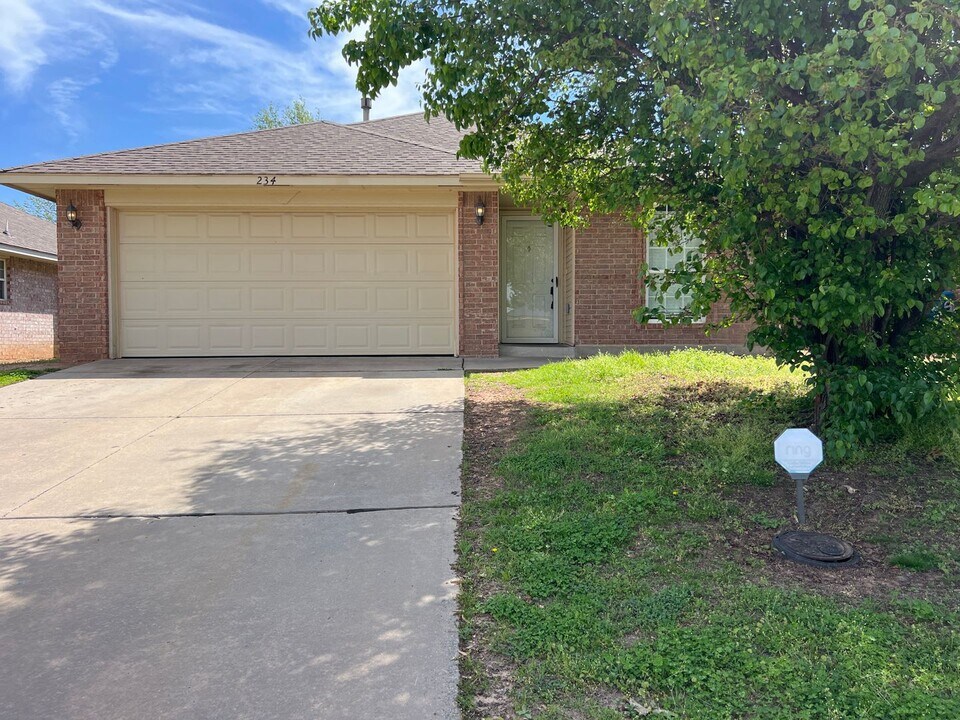 234 Cambridge Dr in Midwest City, OK - Building Photo