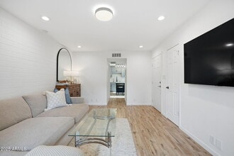 4925 N 73rd St in Scottsdale, AZ - Building Photo - Building Photo