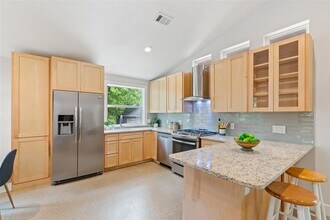 2211 E 18th St in Austin, TX - Building Photo - Building Photo