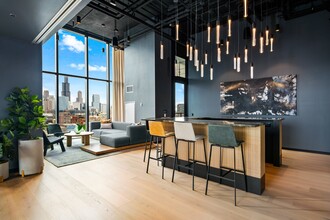 Parq Fulton in Chicago, IL - Building Photo - Building Photo